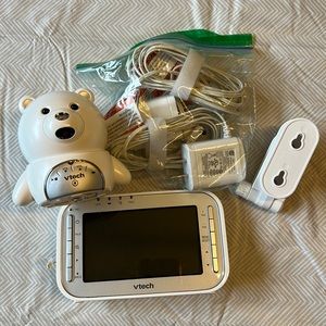 Tech baby monitor with bear camera